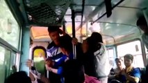 Deux soeurs ripostent face à leurs agresseurs dans un bus