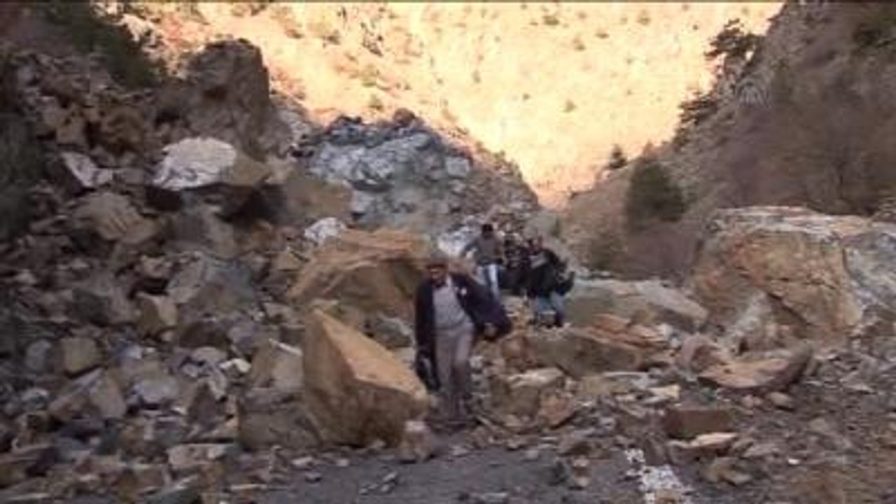 Artvin-Şavşat Karayolunun Heyelan Nedeniyle Kapanması