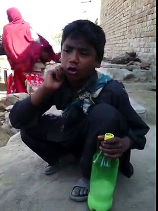 اللہ پاک اس بچے کو مدینہ دیکھاۓ