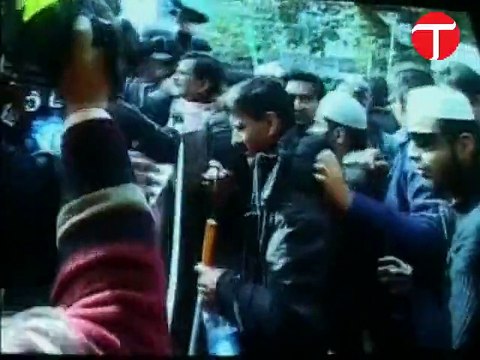 Police manhandle blind protesters in Lahore