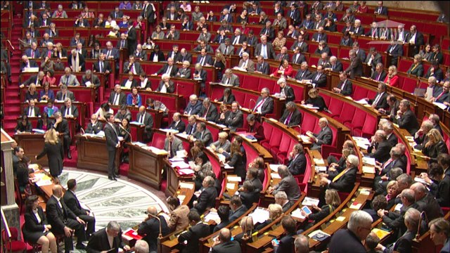 Valls dénonce les provocations des dirigeants du patronat