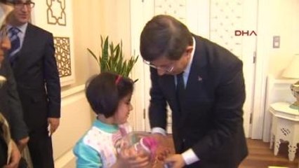 Engelli Elmas Gurpınar, Davutoğlu'nu Meclis'teki Makamında Ziyaret Etti