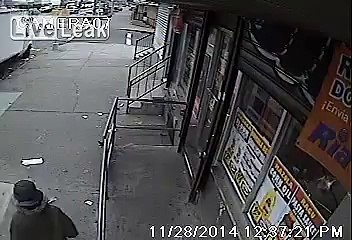 Thief drop-kicks woman carrying infant