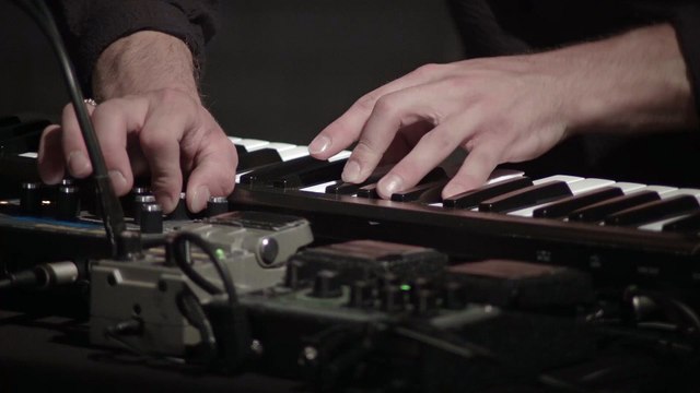 Woman's Hour - Her Ghost (Live at the Rag Factory)