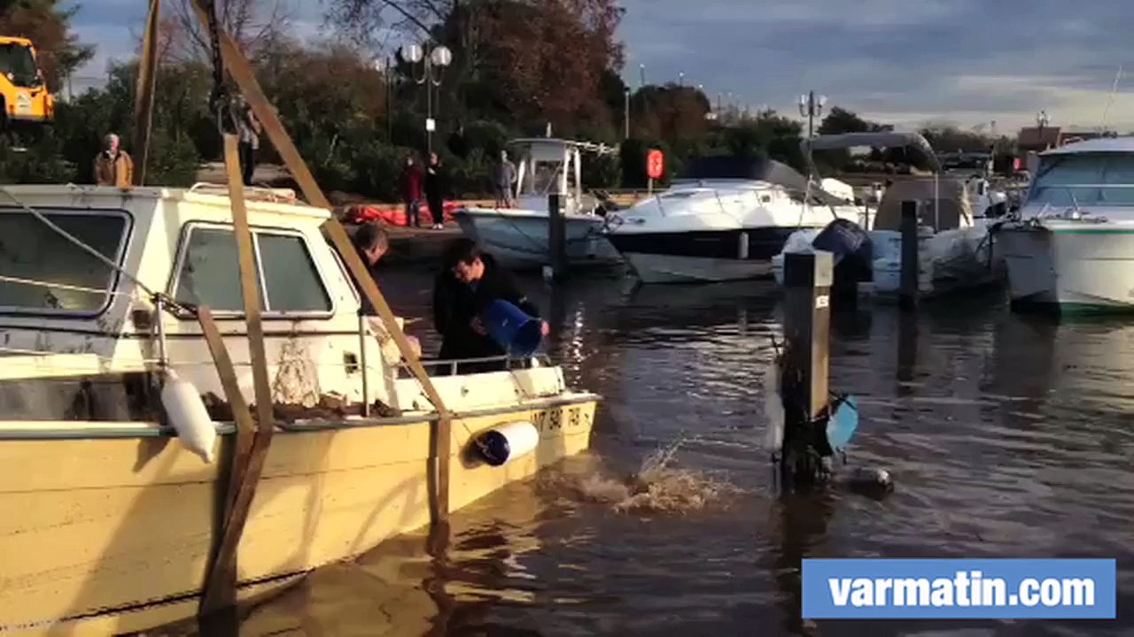 La Londe: opérations de grutage dans le port Maravenne
