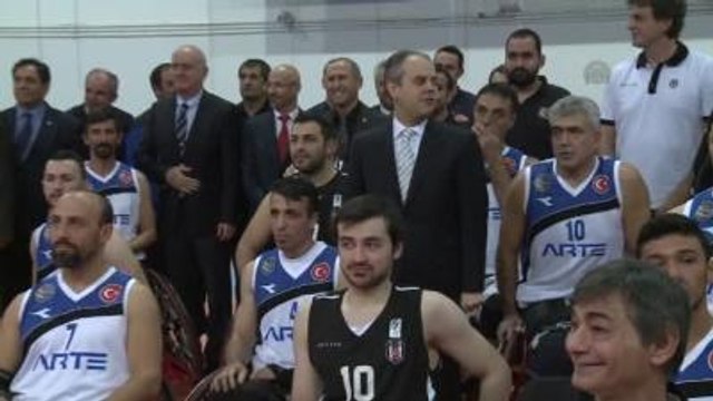 Bakan Kılıç, Tekerlekli Sandalye Basketbol Maçı İzledi