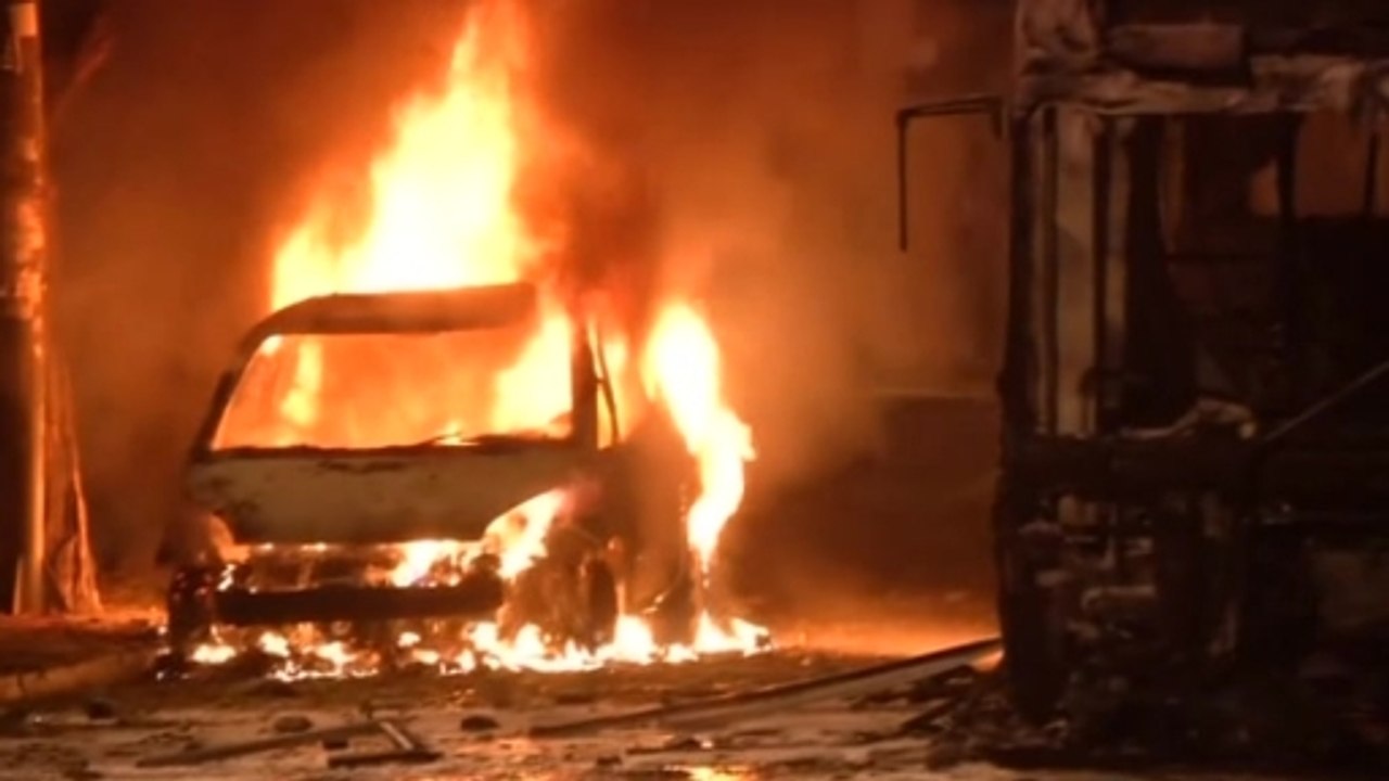 Greek anarchists burn cars in clash with police