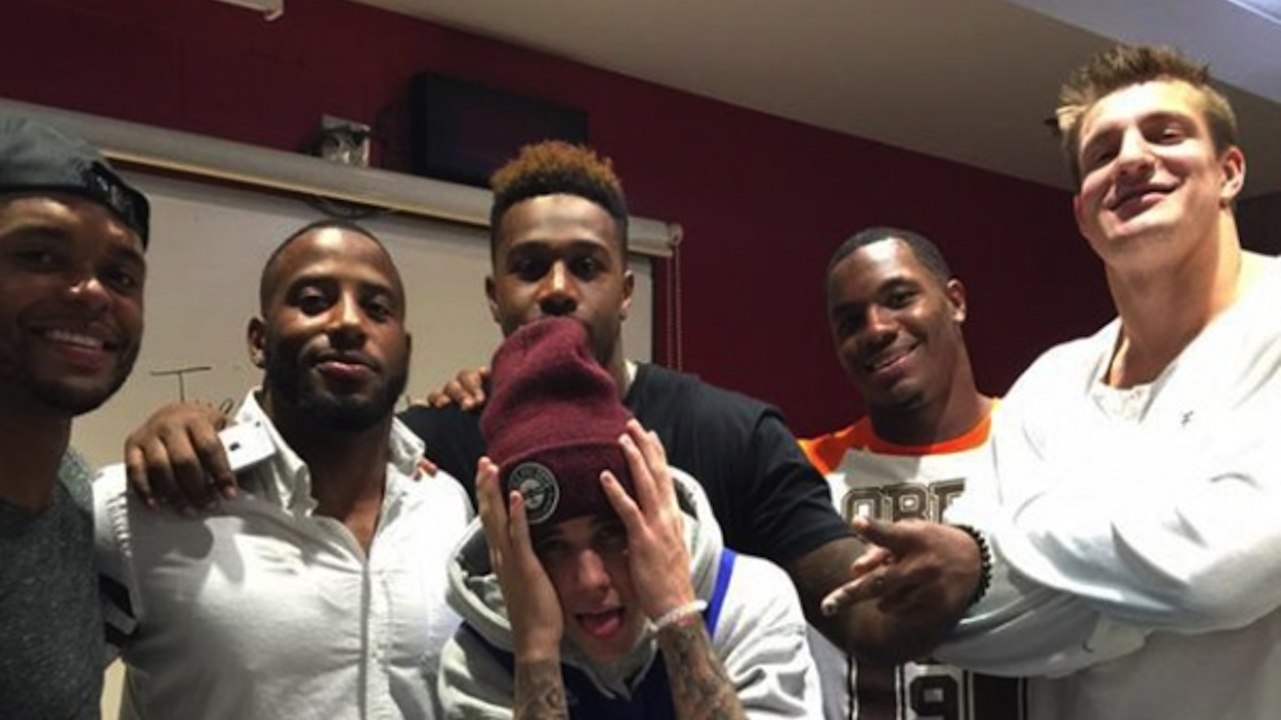 Rob Gronkowski & the Patriots Hung Out with Justin Bieber