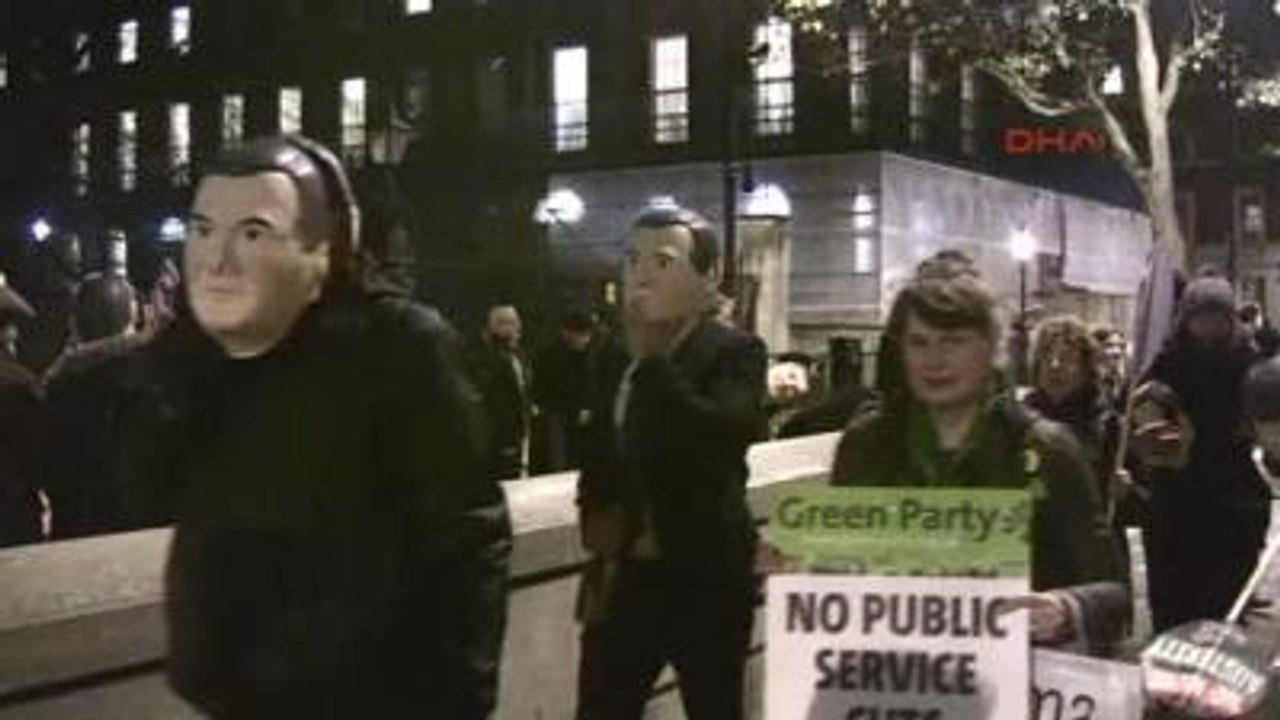 Londra'da Kesintiler Protesto Edildi