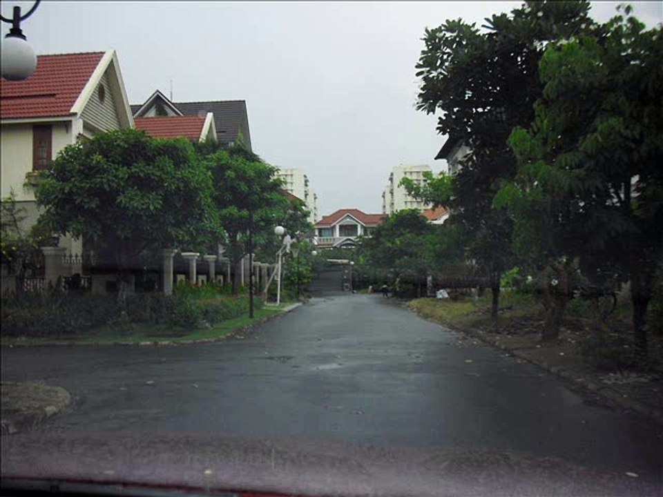 Corner villa  My Tu 1 for rent  in Phu My Hung, Dist 7.  2Flrs , fearture: 10x20m, 4Brs, 4Wcs, living room and kitchen, fully furnished.  Price: 4.000USD/mth