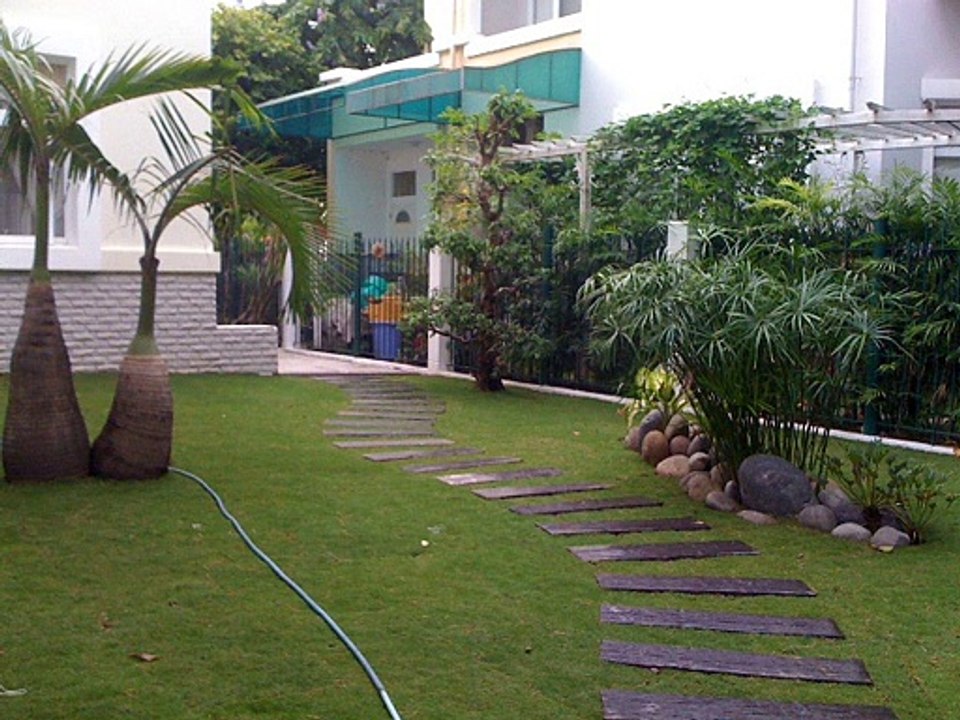 Corner villa My Phu villa for rent in  Phu My Hung, Dist 7, 3Flr , fearture: 15x20m, 5Brs, 5Wcs, nice living room and kitchen, fully furnished, big garden. Price: 2,200USD/mth