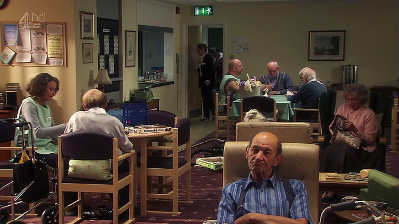 Derek - S01-E01