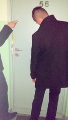 Un Polonais bourré s'éclate en ouvrant une porte... FAIL