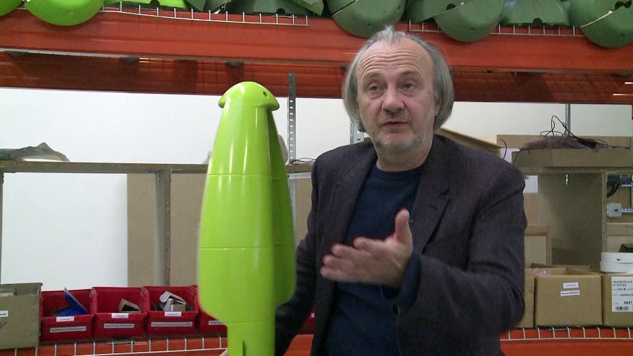 Schön leise: Windbaum produziert Strom