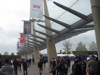 Gazzettagr Φίλαθλοι του Ολυμπιακού φτάνουν στη The O2 Arena