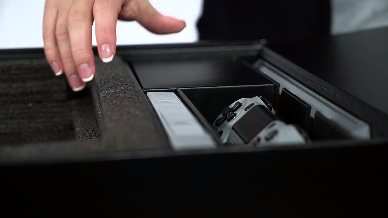 PlayStation 4 20th Anniversary Edition unboxing