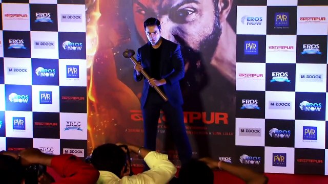 Varun Dhawans Hot Smooch with Divya Dutta in Badlapur