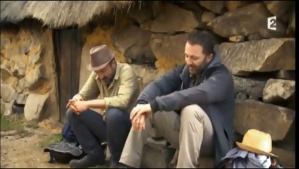 Rendez-vous en Terre Inconnue - Arthur en larmes en pensant à sa vie de privilégié