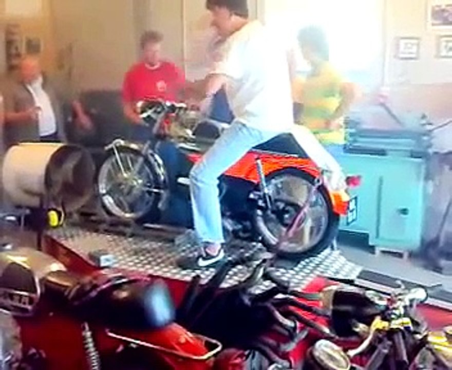 Rion met membraan Kreidler op testbank Piet van der Gaag 2007