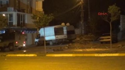 Silvan'da Yol Kapatan Göstericilere Polis Müdahalesi