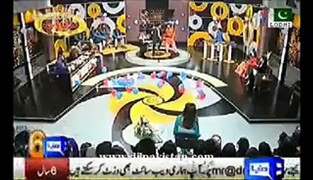 ھاھاھا جوگی بابانے جگتیں مار مار کر ماروی میمن کی بینڈ بجا ڈالی ۔ جوگی بابا کی جگتوں سے ساراہال تالیوں سے گونج اٹھا