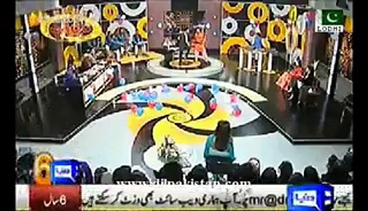 ھاھاھا جوگی بابانے جگتیں مار مار کر ماروی میمن کی بینڈ بجا ڈالی ۔ جوگی بابا کی جگتوں سے ساراہال تالیوں سے گونج اٹھا