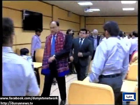 Dunya News - PTI workers chant 'go Nawaz go' slogans in Ahsan Iqbal's presence