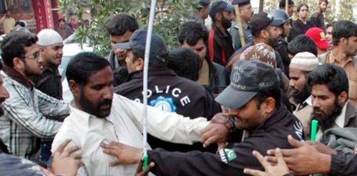 Blind Protesters Baton-Charged ᴴᴰ in Lahore (Heart Touching)