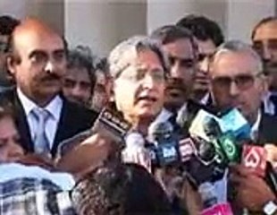 PUNJABI TOTAY  - Aitzaz Ahsan V FUNNY WATCH N SHARE