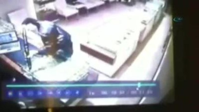 Pompalı Tüfekli Kuyumcu Soygunu Kamerada