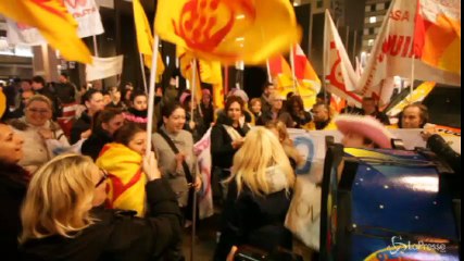 'Migliaia di case vuote, basta sfratti': corteo dei movimenti per la casa a Milano