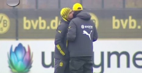 Dortmund Antrenörünün, Klopp'u Öperken Çekilen Fotoğraf Olay Yarattı