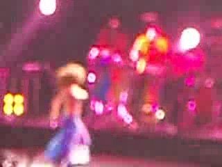 SHAKIRA "HIPS DON'T LIE" (3) PARIS 16/02/07