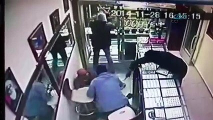 Kuyumcu soygunu kamerada