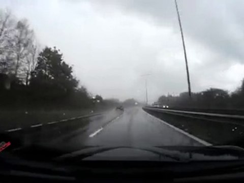 Une Mazda RX-8 victime d’aquaplaning
