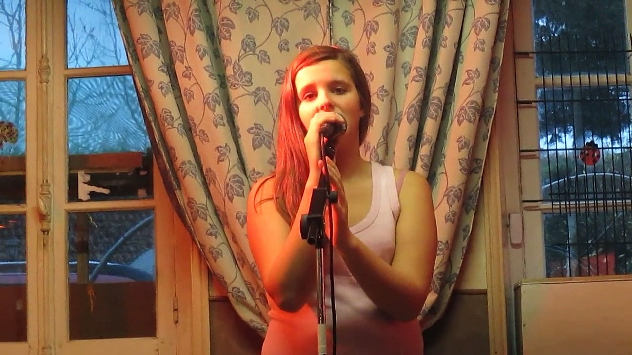 Lola Reva chante "mon vieux" 04 12 2014
