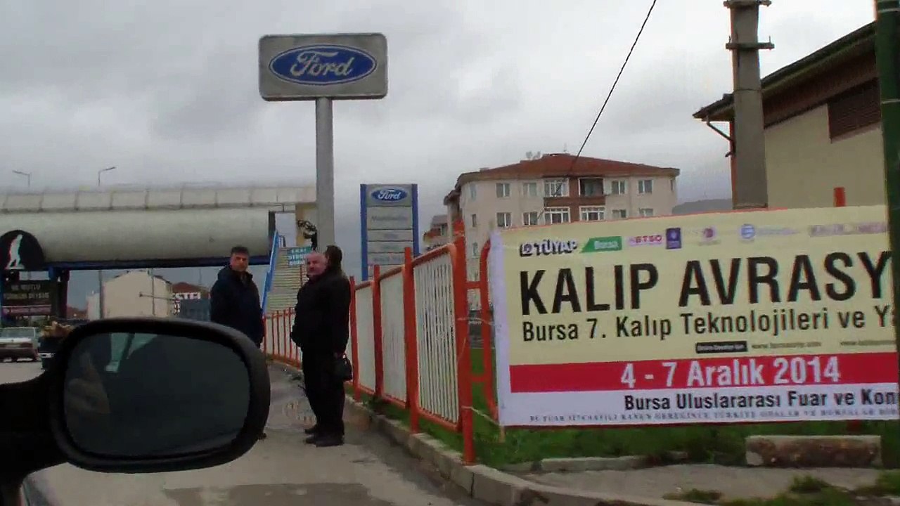 TEHLİKELİ YERDE OTOBÜS DURAĞI