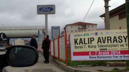 TEHLİKELİ YERDE OTOBÜS DURAĞI