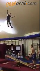 Zıplayan adamlar :) Kafayı çarpmayın aman dikkat