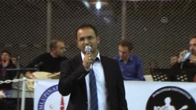 Dünya Engelliler Günü'nde Sahnede Evlenme Teklifi