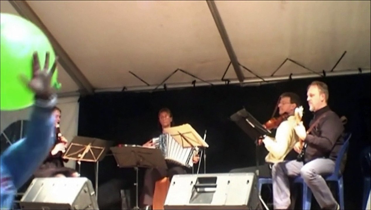 Muneira "Cabanas" - "Entre o Millo" par la Folkadie sur la Grand-Place de Nivelles