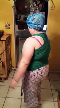 fille danse avec un balai - Vidéo Dailymotion