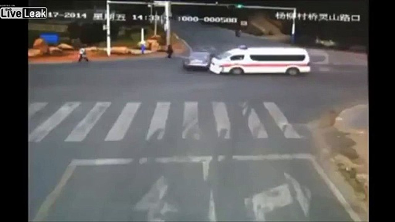 Freak accident- so lucky to be alive - Video Dailymotion