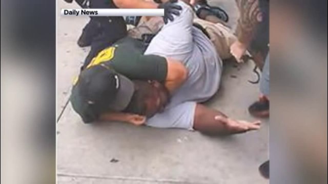 Un homme noir tué par la police à NY, étranglé par les officiers de la NYPD en pleine rue