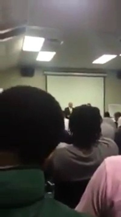 Entraineur et joueurs des UAB Football réagissent à la suppression du programme universitaire