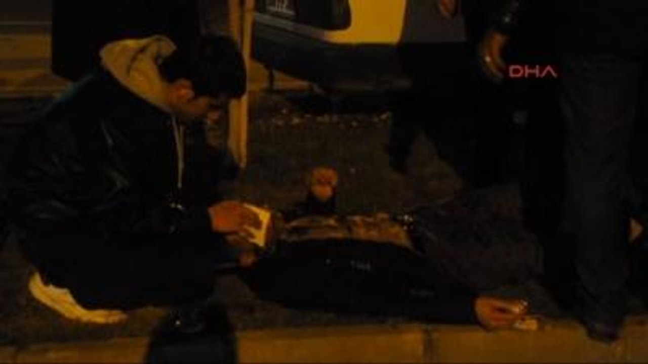 Gaziantep'te Üzerine Aydınlatma Direği Devrilen...