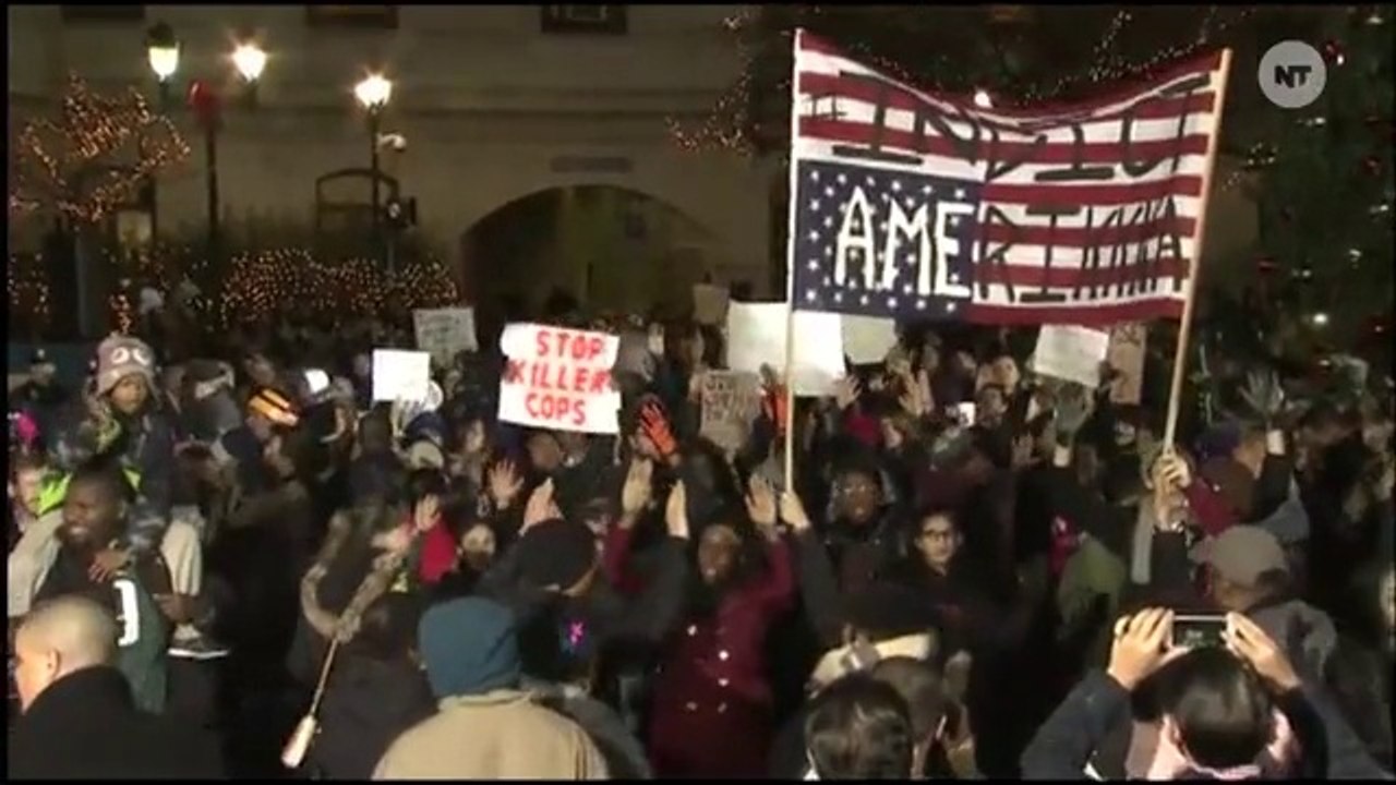 Philly Protesters Take Over Xmas Lighting For Eric Garner
