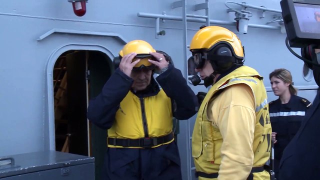 Visite du ministre de la Défense sur le porte-avions Charles de Gaulle