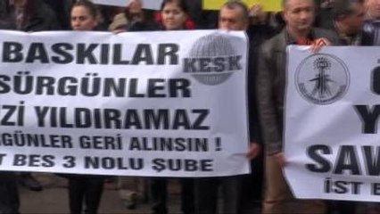 Kravat Yakarak Tek Tip Kıyafet Uygulamasını Protesto Ettiler