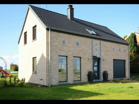 Villa à vendre à Pont-à-Celles (province du Hainaut) maison dans rue du Luttre, 3 chambres + jardin pour 299.000 €. Maison en vente urgente, cette excellente opportunité d'achat d'une maison de 2011 a acheter bien en dessous de sa valeur de construction.